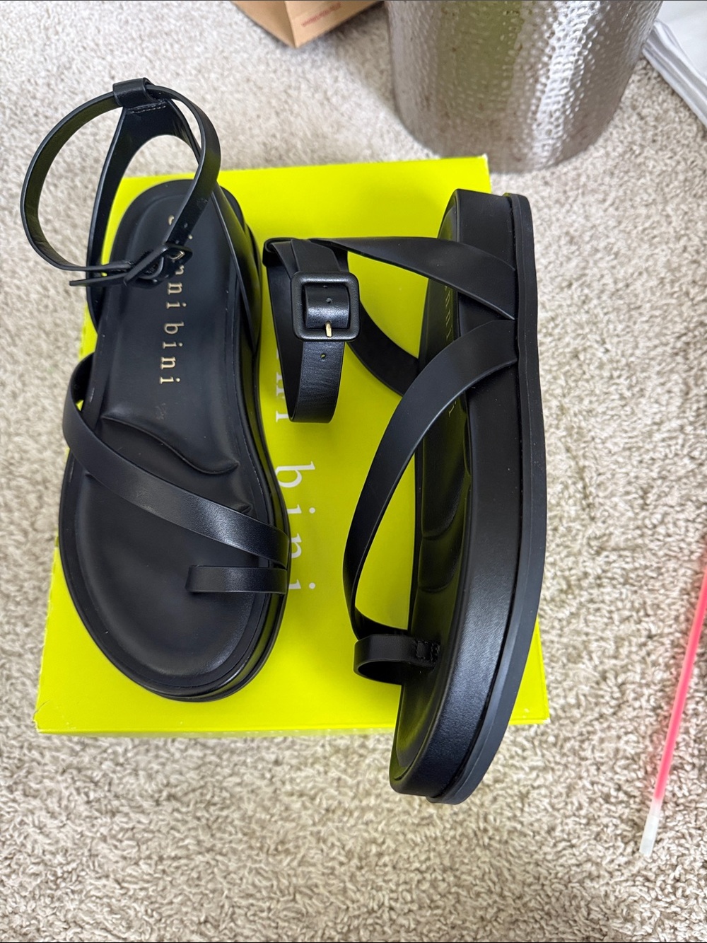 Gianni Bini Black Ankle-Strap Toe-Loop Platform Sandals - Picture 3 of 3